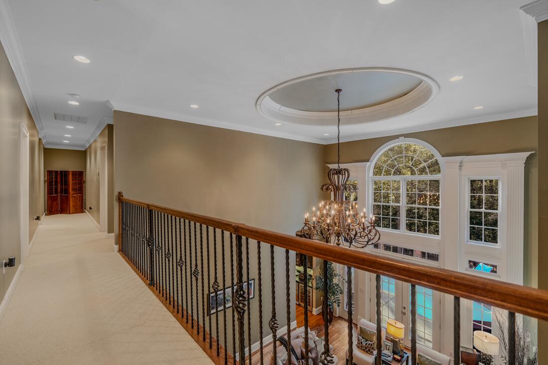 Balcony with twisted iron spindles