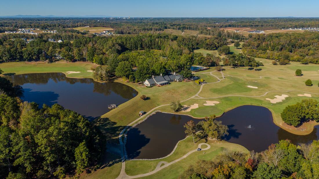Carolina Country Club, the course and lake